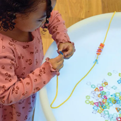 Vista 2 de Roylco, kit de accesorios para cubo luminoso educativo