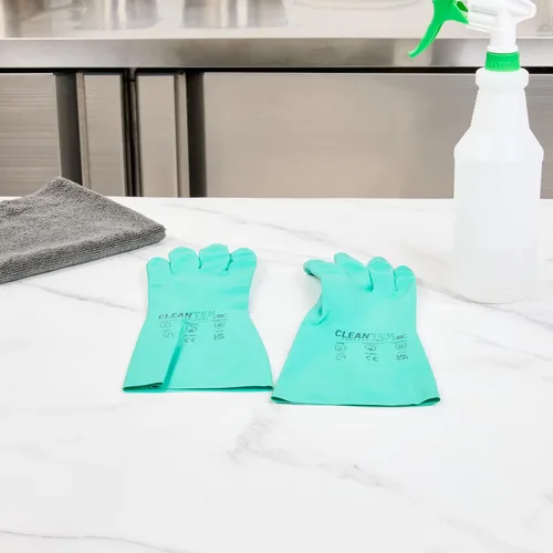 Vista 7 de Restaurantware Guantes de limpieza verdes, 10 pares de guantes de nitrilo de 15 mil de grosor, pequeños y resistentes con puño largo, forro