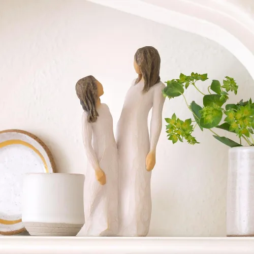 Vista 8 de Willow Tree Time Together, "I Love Our Time Together", Figura de madre e hija con manos juntas, figura esculpida pintada a mano
