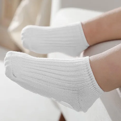 Vista 6 de Calcetines de tobillo antideslizantes con agarres de algodón multicolor para bebés recién nacidos 6 pares