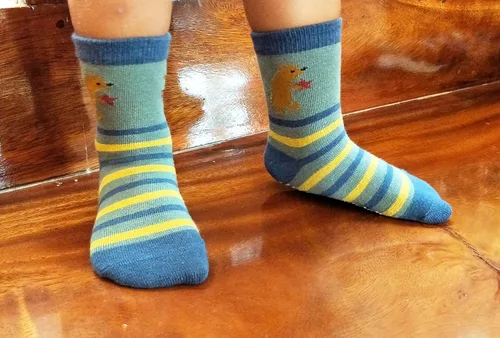 Vista 7 de RATIVE RB-7112 Calcetines antideslizantes antideslizantes con agarres para bebés y niños pequeños