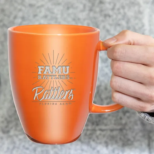 Vista 3 de Rico Industries - Taza de lustre cerámico con grabado láser de la NCAA de 18oz - Café-Té