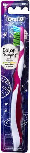 Vista 3 de Oral-B Pro-Health Junior CrossAction Galaxy - Cepillo de dientes suave a partir de 6 años, paquete de 3