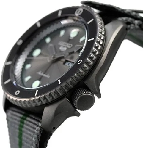 Vista 7 de Seiko 5 Sports Boruto Naruto Reloj automático Shikamaru SRPF75K1 Gris Reloj deportivo