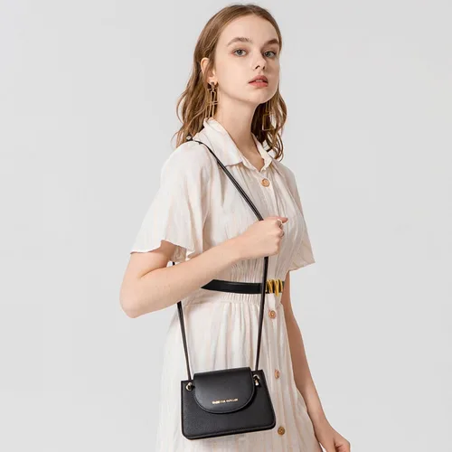 Vista 267 de Cinturón de cuero clásico con hebilla de metal para mujer con vestido de jeans