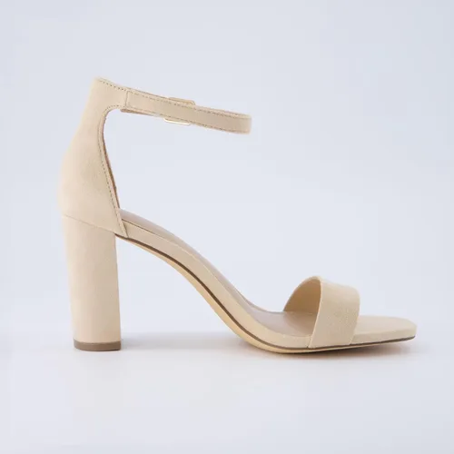 Vista 4 de CUSHIONAIRE Sandalia Bliss de tacón medio de una banda para mujer + espuma viscoelástica, anchos disponibles