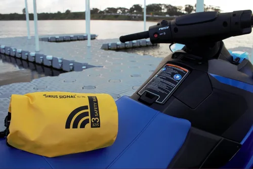 Vista 7 de Sirius Signal SB-3L Kit de Bolsa Seca SOS de Seguridad Náutica y Emergencia para Kayaks, Barcos y Embarcaciones de Remo - Aprobado por USCG