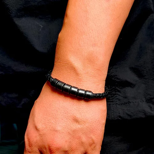 Vista 4 de Pulsera personalizada para hombre con cuentas de nombre personalizadas, pulsera de cuero trenzado personalizada grabada con 2-6 nombres