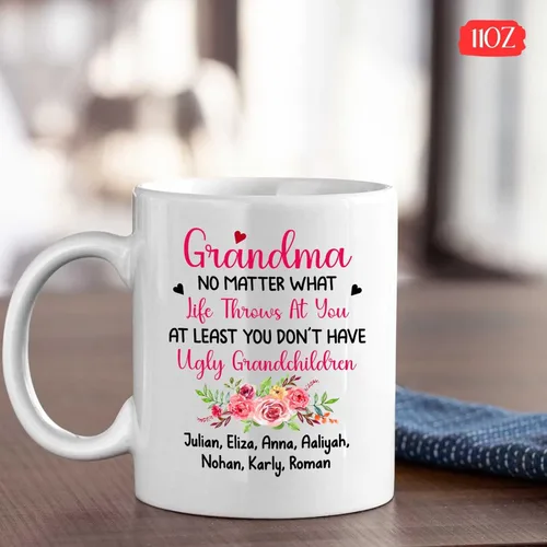 Vista 4 de Taza de café con texto en inglés "Grandma No Matter How Hard Life Gets At Least You Do Not Have Ugly Grandchildren - Taza de café para abuela, taza