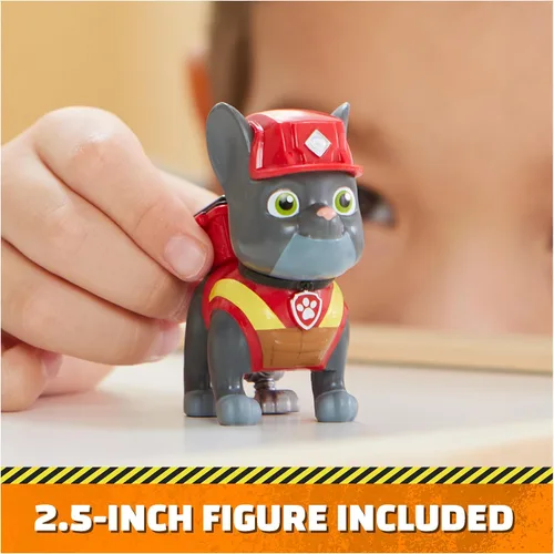 Vista 5 de Rubble & Crew, camión juguete Charger’s Crane Grabber con partes móviles y una figura de acción coleccionable, juguetes para niños mayores de 3 años