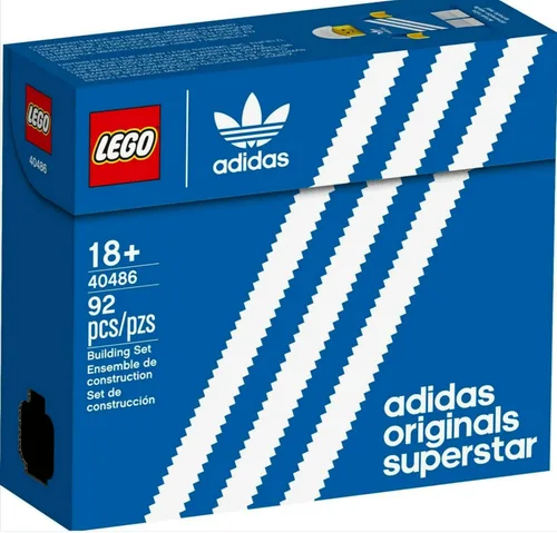 Vista 2 de LEGO 40486 Mini Adidas Originals Superstar, Set de Construcción Exclusivo