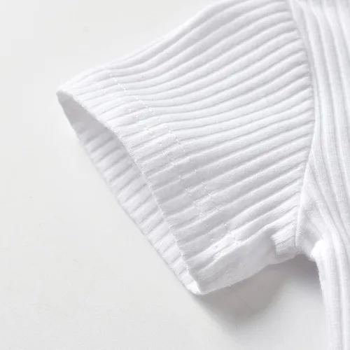 Vista 4 de Derouetkia Conjunto de ropa de verano para recién nacido, para bebé, niño, niña, color sólido, conjunto de mameluco acanalado y pantalones cortos