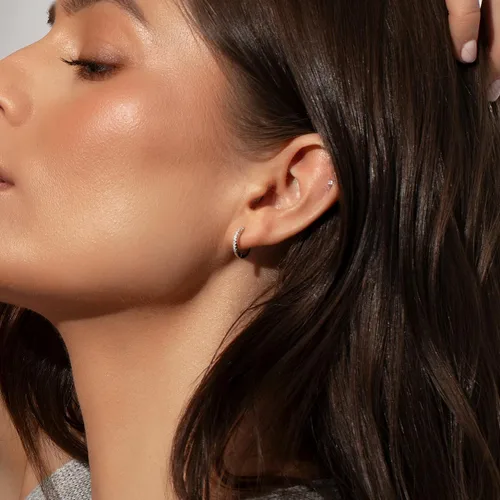 Vista 2 de Kainier Aretes de aro chapados en oro de 18 quilates con circonita cúbica, aretes de cartílago, hipoalergénicos para mujeres y niñas, color rosaoro
