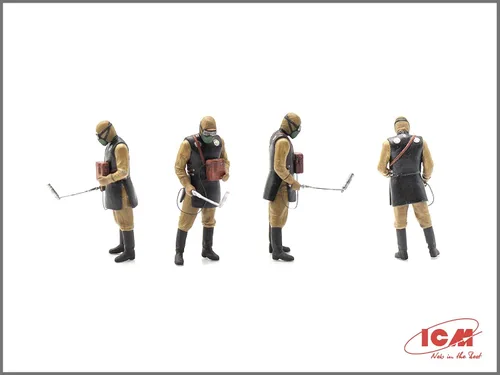 Vista 3 de ICM 35903 Figura de plástico Modelo Chernobyl#3. Limpiadores de escombros (5 Figuras) - Escala 1:35