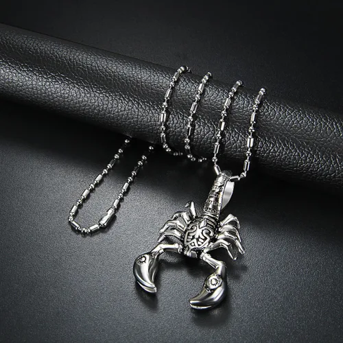 Vista 4 de OIDEA Men's Large Heavy Gothic Scorpion Pendant Necklace - Stainless Steel Necklace for Men, Punk Rock Biker Halloween Cosplay Costume Jewelry Gift