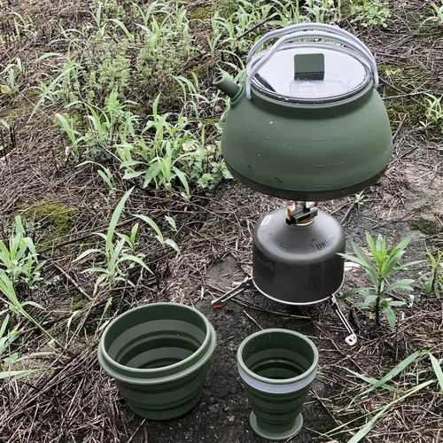 Vista 3 de Hervidor portátil plegable para camping, cafetera para senderismo, viajes y exteriores, 1.5L (verde oscuro)