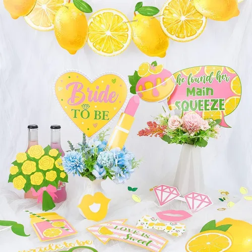 Vista 3 de Decoraciones de despedida de soltera de limón con texto en inglés "She Found Her Main Squeeze Photo Booth Props Lemon Citrus Party Supplies - Juego
