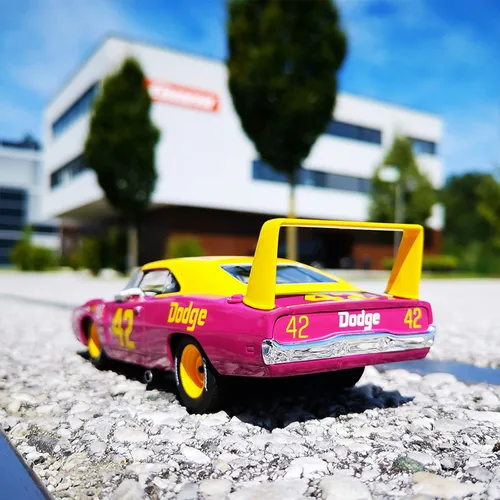 Vista 5 de Carrera 30941 Dodge Charger Daytona No. 42 1:32 Escala Digital Slot Car Racing Vehículo Digital Ranura Coche Carreras Pistas