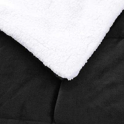 Vista 4 de Amazon Basics - Juego de ropa de cama de 3 piezas, Micromink Sherpa, ultrasuave, edredón cálido para todas las estaciones, tamaño Full/Queen, negro
