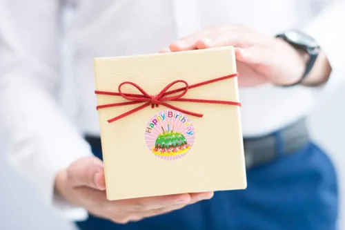 Vista 5 de Calcomanías de cumpleaños para tarjetas, 1 rollo, 500 unidades, 6 bonitos diseños de pastel de cumpleaños, etiquetas adhesivas redondas de 1