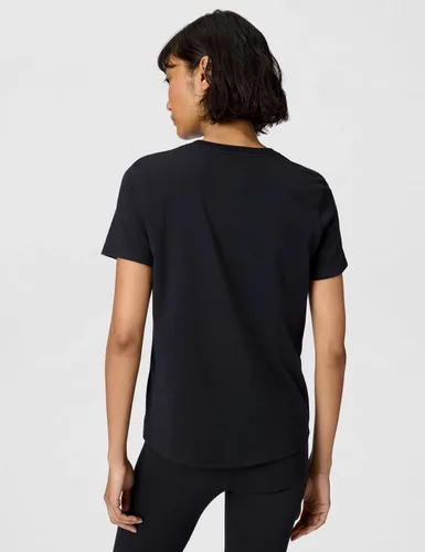 Vista 3 de Nike Camiseta deportiva con logotipo Essentials para mujer