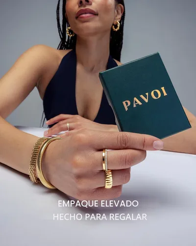 Vista 6 de PAVOI Aretes de aro gruesos chapados en oro de 14 quilates para mujer - Aretes pequeños de aro de oro con postes de plata de ley 925 - Joyería