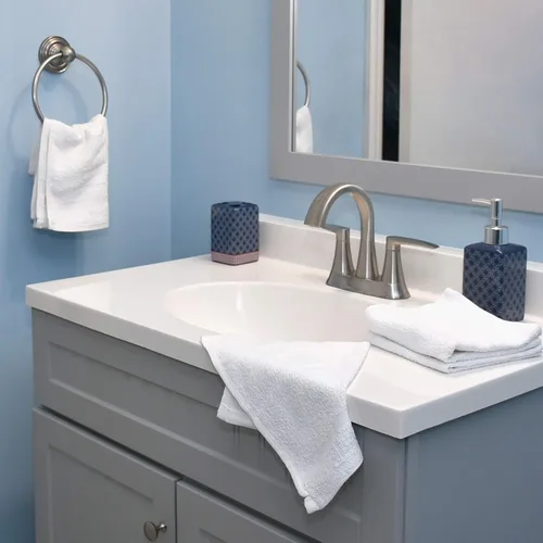 Vista 2 de Pacific Linens Paquete de 24 toallas blancas finas de 100 % algodón, ligeras, de grado comercial y ultra absorbentes