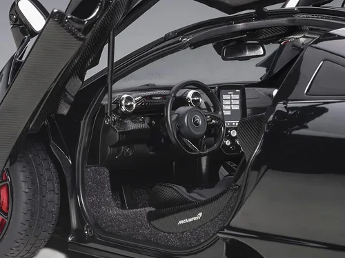 Vista 4 de McLaren Senna Stealth Cosmos Black con detalles de carbono modelo 1/18 de Autoart 76076