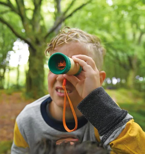 Vista 7 de Hape Telescopio ajustable Equipo espía de bambú para niños con aumento de 8X