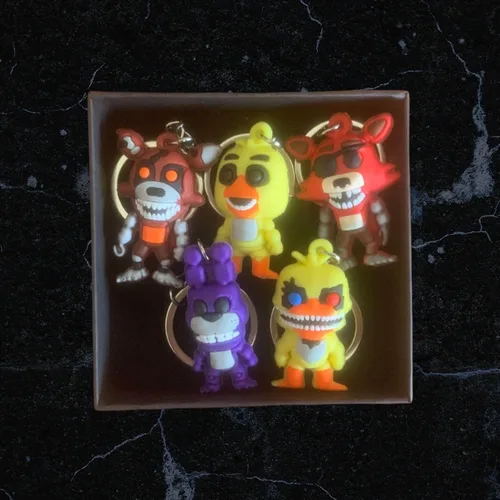 Vista 2 de Caja de regalo de 6 piezas 1.6 x 1.2 pulgadas cada unoLlavero Freddy, llavero Foxy, llavero de figuras, Pascua de Fnaf, llavero de felpa Fnaf
