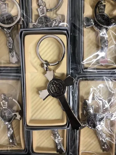 Vista 2 de CLGIFT Juego de 12 grandes Cruz italiana de San Benito, rosario, Bautismo, regalo religioso, rosario de cruz, primera comunión, llavero de cruz a