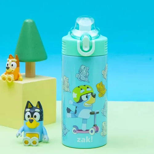 Vista 3 de Zak Designs Bluey Sage - Botella de agua para niños para la escuela o viajes, botella de agua de acero inoxidable de 14 onzas con popote, asa y tapa