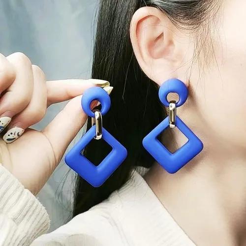 Vista 3 de Caiyao Aretes colgantes acrílicos rectangularescuadradosovaladosde aro para mujer, a la moda, Y2K, ligeros, de resina gruesa, de cadena de eslabones