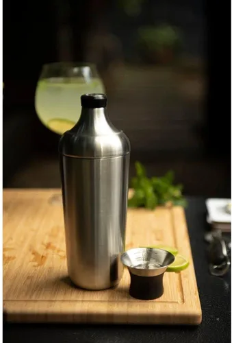Vista 8 de OXO Coctelera de acero de una sola pared Bar Tool, Easy-Grip Design, Home Bar, Bartending Equipment, Beginner-Friendly, Leak-Proof, Single Wall