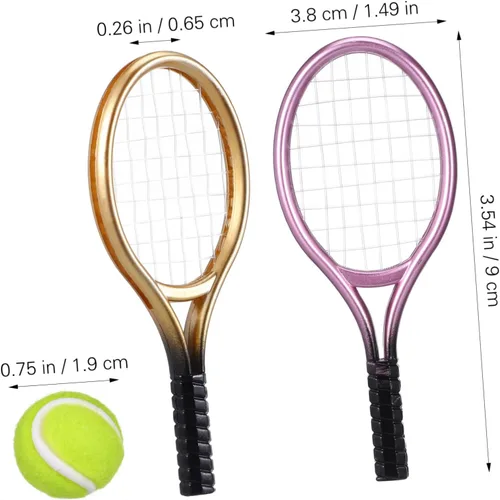 Vista 8 de Garneck Juego de 2 raquetas de tenis en miniatura y pelota de plástico, mini raqueta de tenis en miniatura, equipo deportivo para decoración