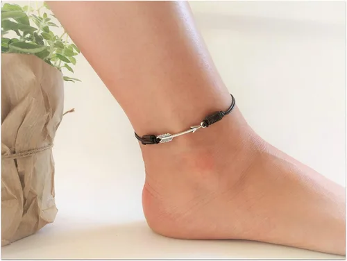 Vista 4 de Tobillera de flecha para mujer, pulsera de tobillo de cuero natural con cuentas de madera