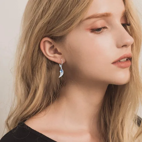 Vista 4 de Aretes hipoalergénicos de anclaje, celta, ángel, para mujeres y niñas, de plata de ley 925, con forma de corazón azul, celta, alas, anclaje