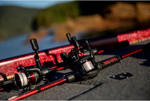Vista 6 de Combo de carrete de cebo de bajo perfil y caña de pescar Ugly Stik Carbon
