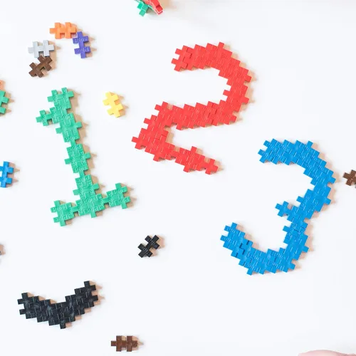 Vista 8 de Plus Plus Juego de 240 piezas básicas de mezcla de tubos y placa base, mini bloques de construcción entrelazados, juguetes de tallo para niños