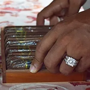 Vista 6 de TwoBirch Anillo de plata de ley con canal redondo estilo Sun Burst para hombre con circonita cúbica (tamaño 2 quilates)