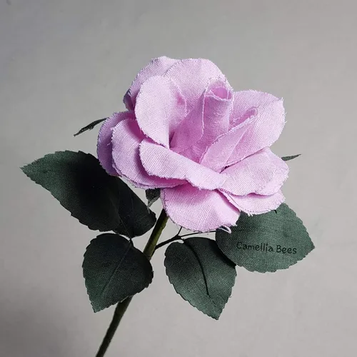 Vista 6 de Camellia Bees Rosa de lino número 4 para esposa y marido, flor de lino hecha a mano para aniversario de boda de 4 años, día de San Valentín, día