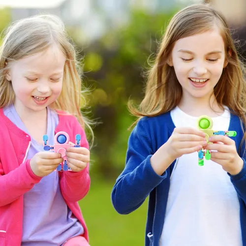 Vista 5 de Hanaive 8 piezas robot Fidget Spinners transformable con cadena de giroscopio para dedos, deformable, para aliviar el estrés, juguetes sensoriales