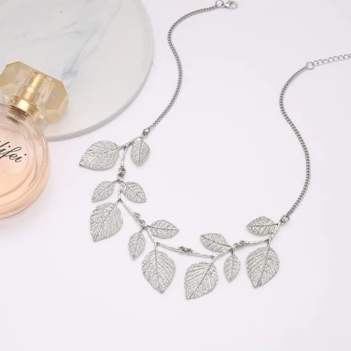Vista 4 de Collar de hoja con purpurina bohemia para mujeres y niñas, collar martillado con plantas, gargantilla gruesa para la vida del árbol, collar