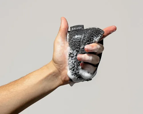 Vista 5 de Ballsy Práctica herramienta de ducha - Esponja para generar espuma extra, con diseño exfoliante suave