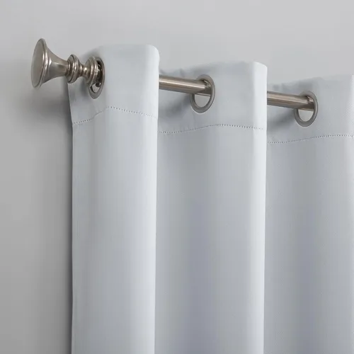 Vista 2 de Sun Zero Easton Energy Saving Blackout Panel de cortina con ojales, 40 "x 84", Dove Blanco roto Dove White