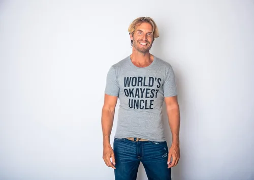 Vista 3 de Worlds Okayest Uncle - Camiseta divertida con texto en inglés Funcle y sarcástica, Gris claro jaspeado
