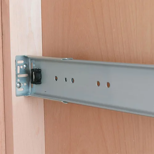 Vista 8 de Rev-A-Shelf Basurero de cocina extraíble individual para debajo del gabinete, 35 cuartos de galón con profundidad reducida, toboganes de extensión