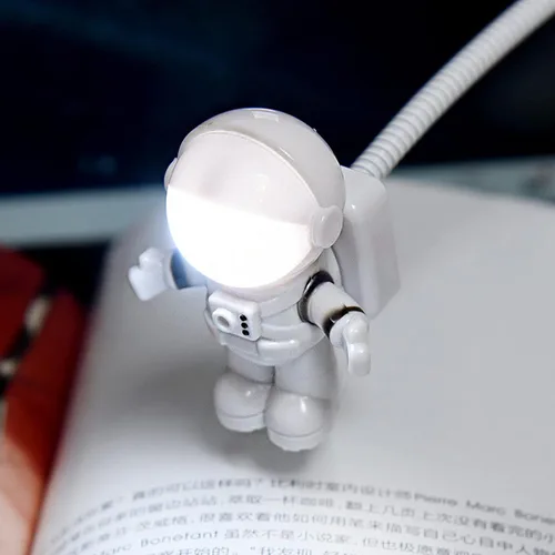 Vista 2 de Spaceman - Luz nocturna de caricatura, luz LED creativa de caricatura, luz LED de libro USB, lámpara de escritorio para computadora de astronauta