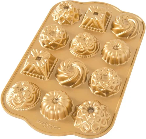 Vista 8 de Nordic Ware Charms Cast Bundt Pan, 1.2 Capacidad de la taza, Oro