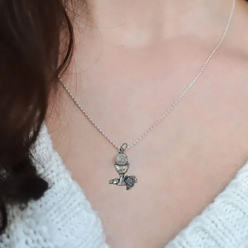 Vista 2 de Regalo de la primera comunión, medalla en tono plateado, colgante de cuerpo y sangre de Cristo, colgante religioso católico para collares
